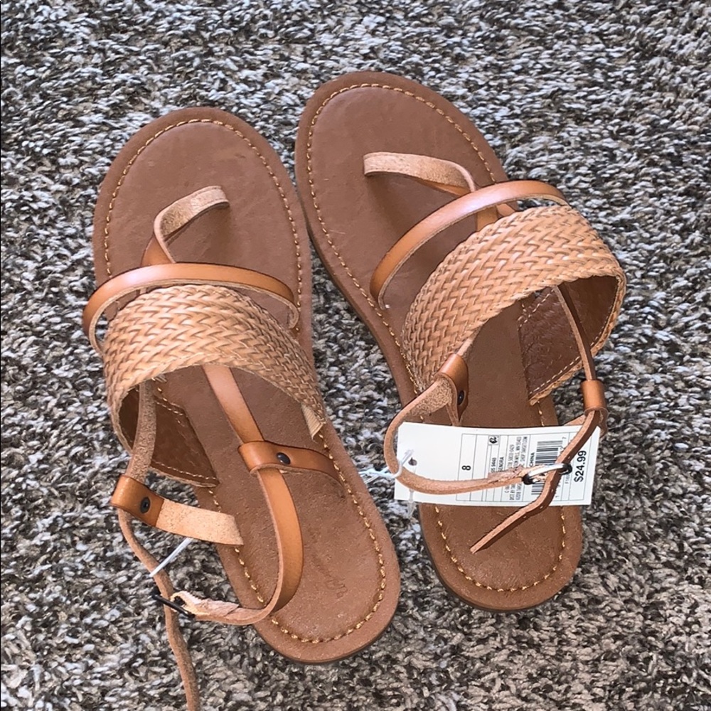 Universal Thread Womans Tan Sandals
